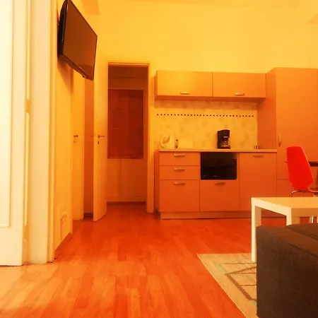 Redlotus Accommodation-old City Inter *