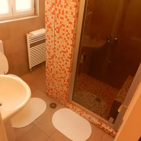 Redlotus Accommodation-old City Inter Apartament Bucureşti